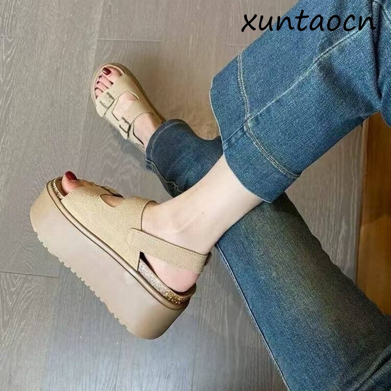 Sandali con plateau spesso da  - Summer Clothing Korea recensione e prezzo